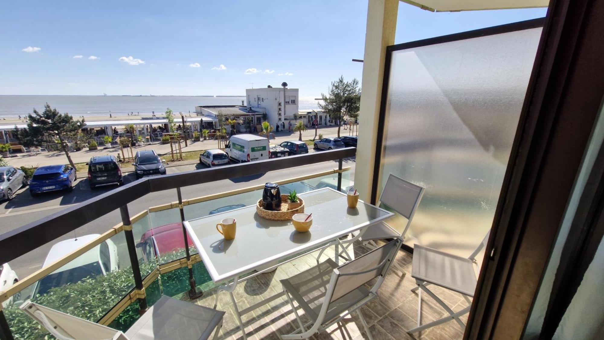 Saint Georges De Didonne - Pleine Vue Mer Pour Ce Studio Cabine Face A La Plage 外观 照片